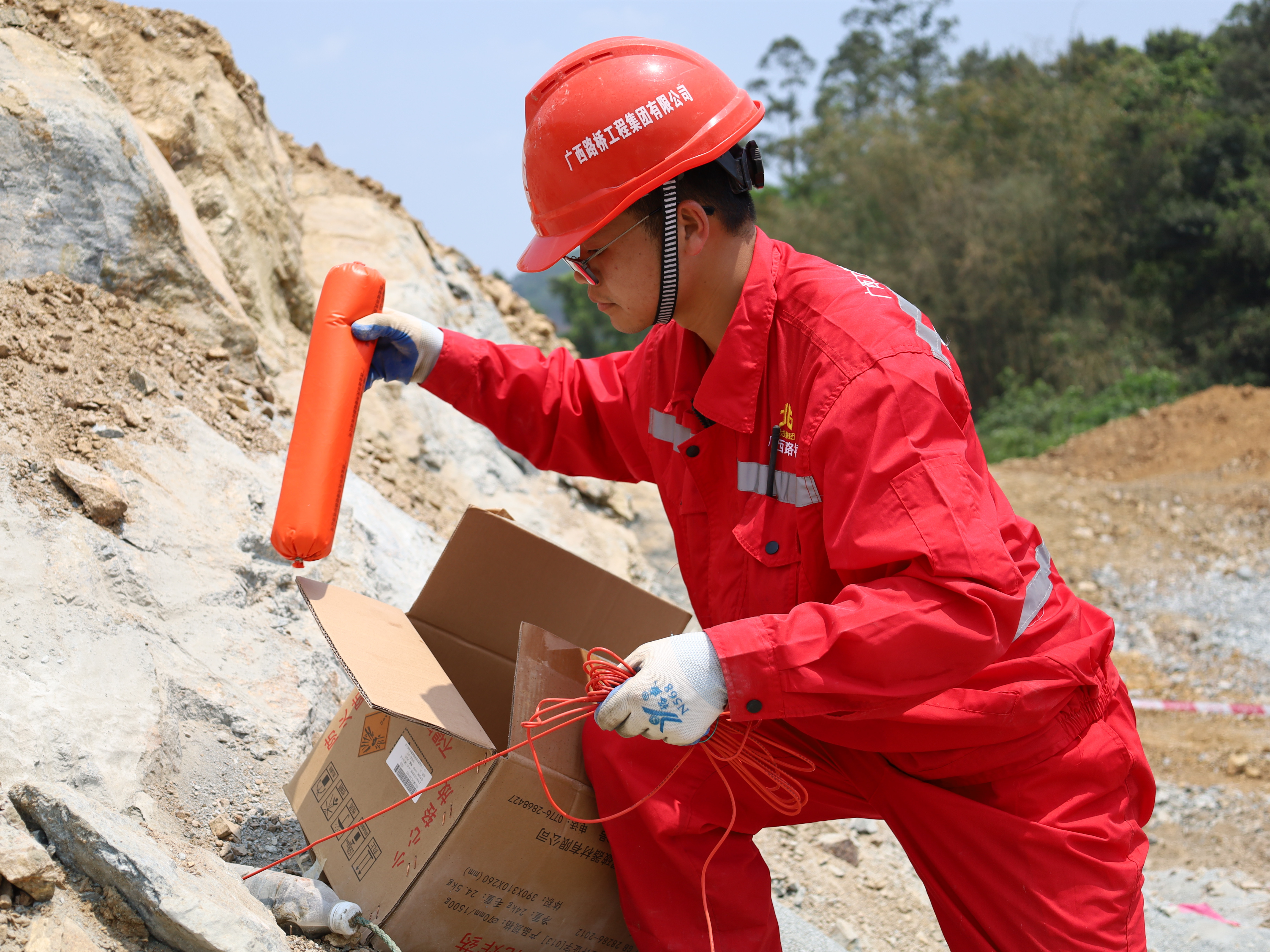 匠心熔鑄友誼關——中越友誼關智慧口岸爆破項目建設實況